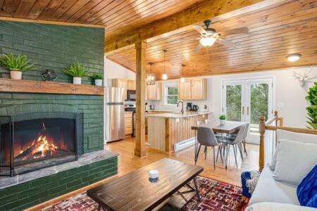 Harpers Ferry Cabin Hot Tub, Deck, Fire Pit, Wifi Exterior foto